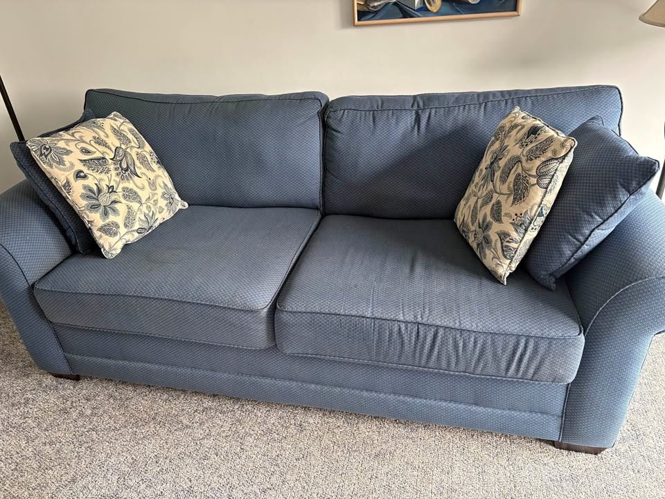 Sofá gratis en Natick (muy buen estado)